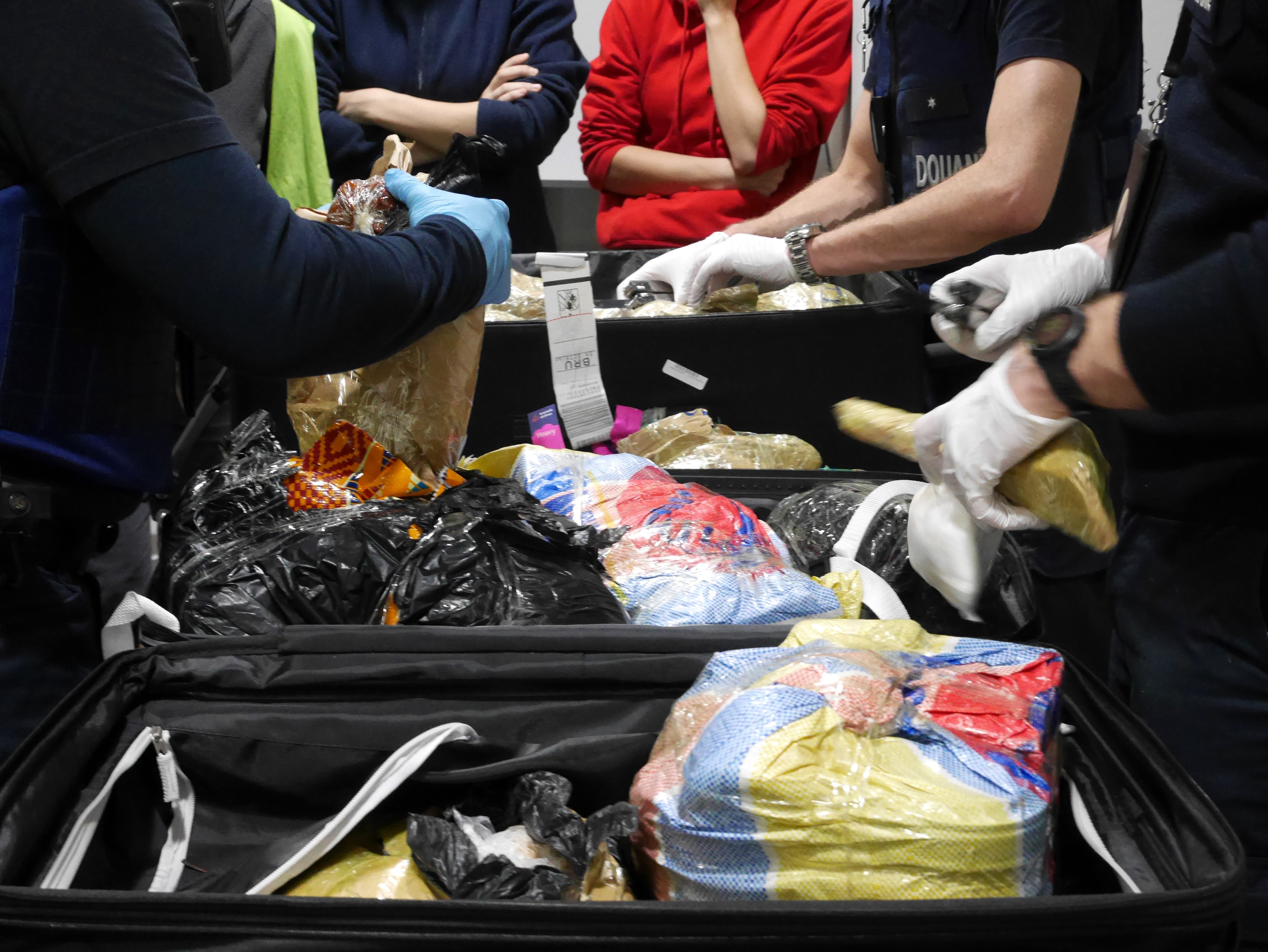 Screening of passengers' luggage by customs officials during BaCon actions at Brussels Airport, to detect and confiscate meat and food items.